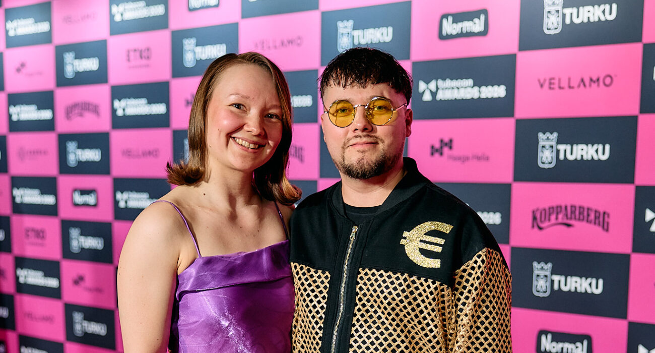 Tubecon Awardsin punaiselle matolle saapui maatalousvaikuttaja Amski seuralaisenaan Häärijä