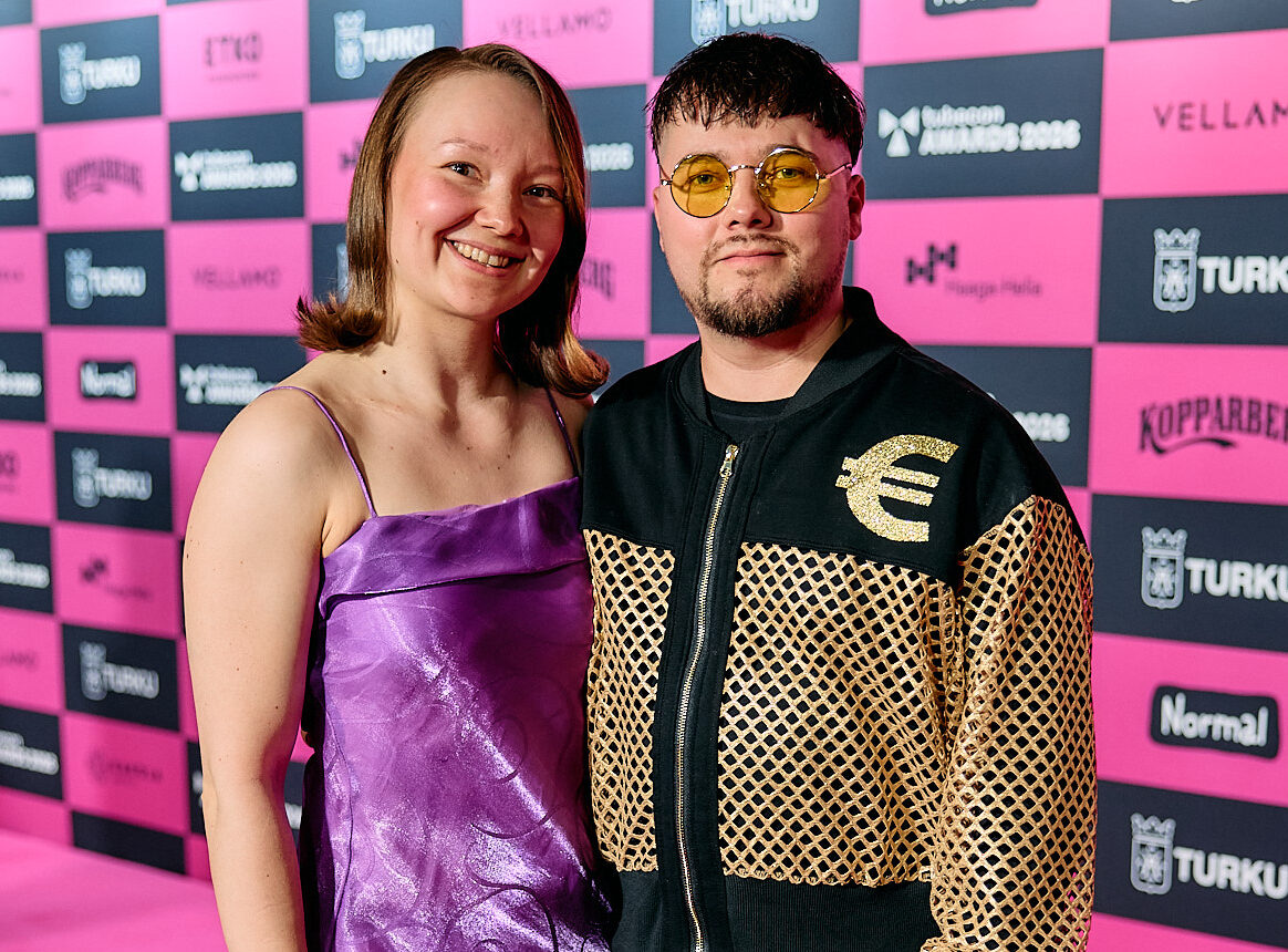 Tubecon Awardsin punaiselle matolle saapui maatalousvaikuttaja Amski seuralaisenaan Häärijä